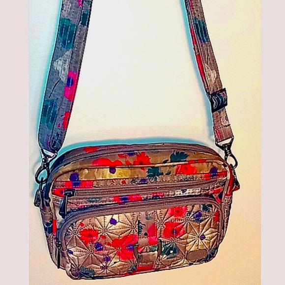 🌹🌹Lug Carousel Crossbody Bag🌹🌹 - Picture 2 of 10
